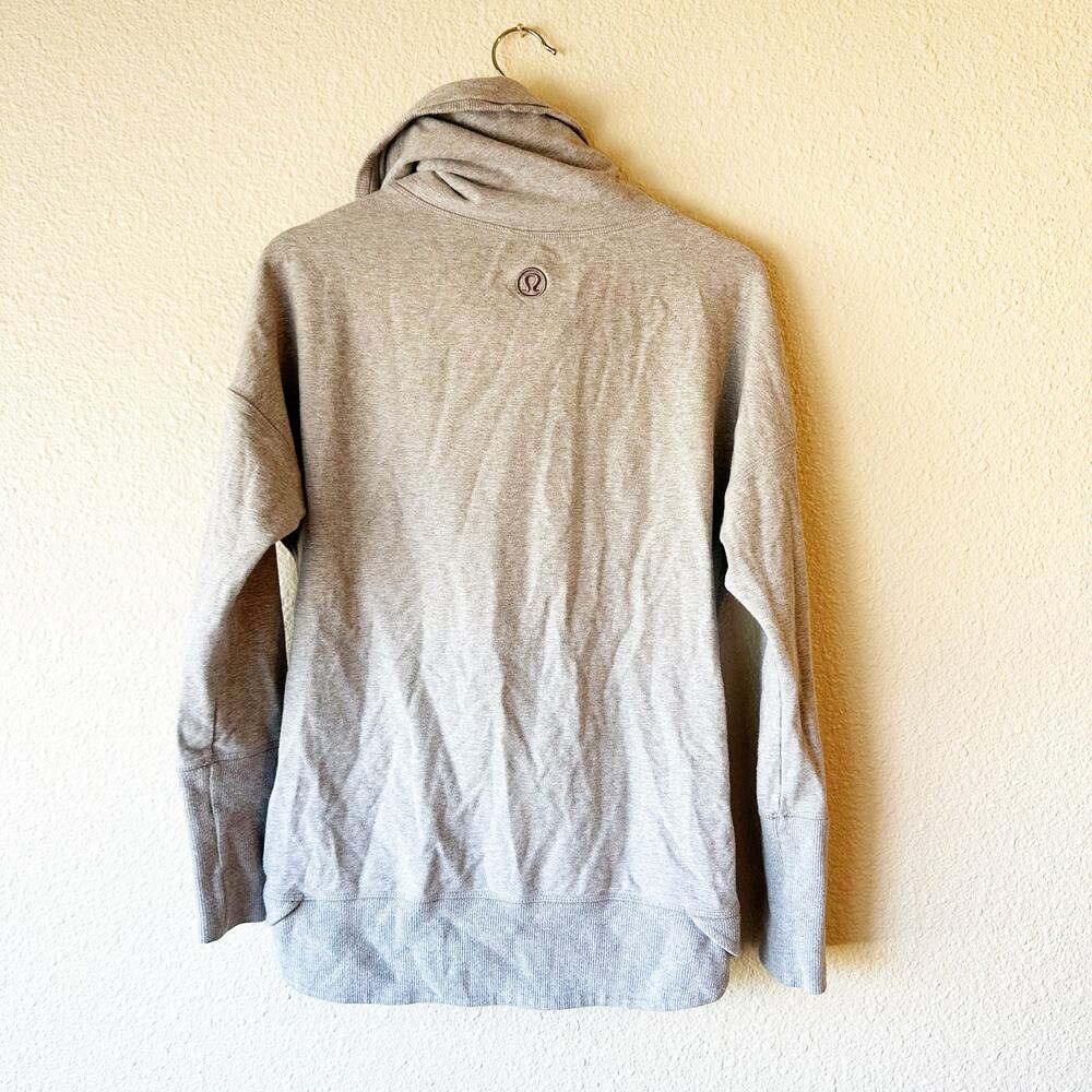 Lululemon Scuba Cowl Neck Pullover Sweatshirt Womens 6 Heathered Light Grey - Picture 3 of 7